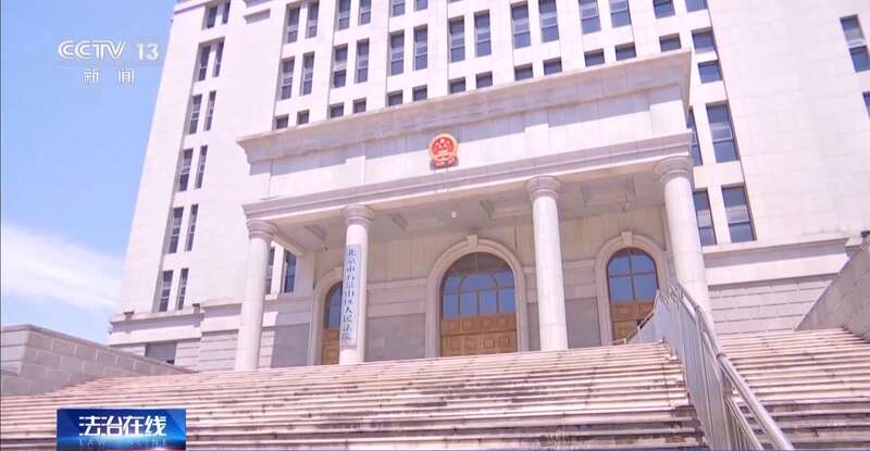 里洗墩布被辞退 法院：支持！儿童安全重于一切mg不朽情缘游戏试玩一名厨工在幼儿园洗碗池(图3)